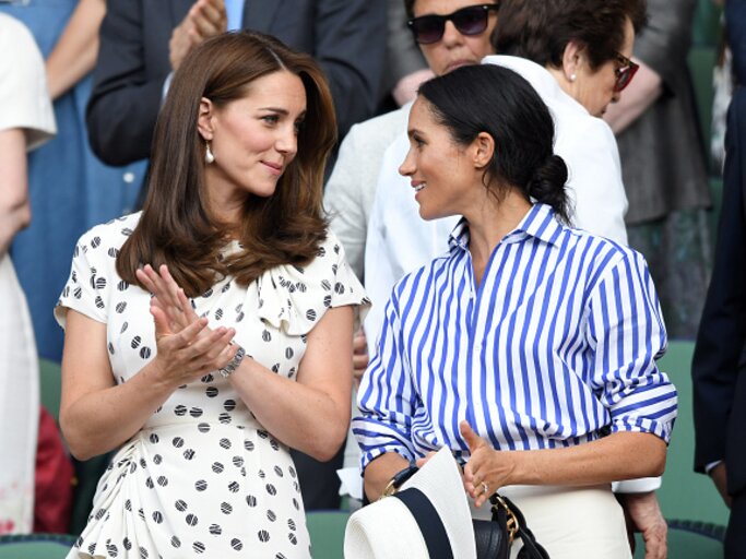 Prinzessin Kate und Herzogin Meghan sind zusammen bei einem Wimbledon-Match | © Getty Images/Karwai Tang 