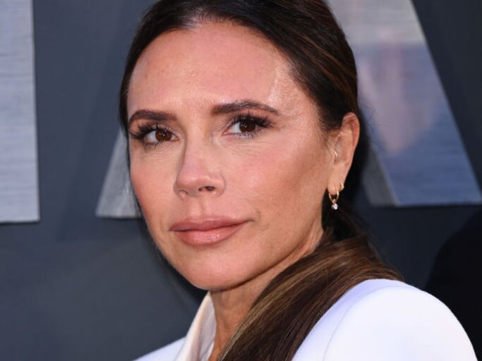 Porträt von Victoria Beckham auf dem roten Teppich | © Getty Images / Karwai Tang 