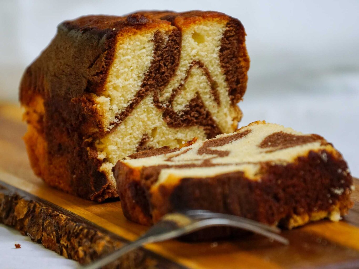 Saftig, fluffig und mit doppelter Schokodröhnung: Leckerer Marmorkuchen