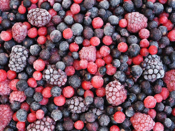 Tiefgefrorene Beeren | © Getty Images/brozova