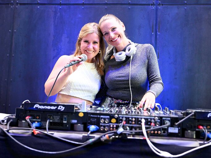 "Ladies on stage": Anne & DJane Inya | ©  Agency People Image für BCN