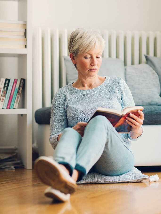 Angefangene Bücher zu Ende lesen | © iStock | vgajic