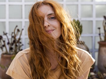 Frau mit langen schönen Haaren | © GettyImages/	Westend61